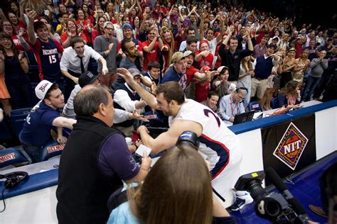 Belmont Bruins Basketballs Hangs Lockerdome