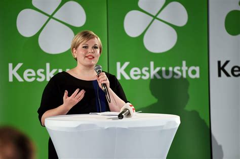 Näillä sivuilla voit lukea yhteiskunnallisia asioita käsitteleviä. Annika Saarikko: Tästä johtajakisassa oli pohjimmiltaan ...