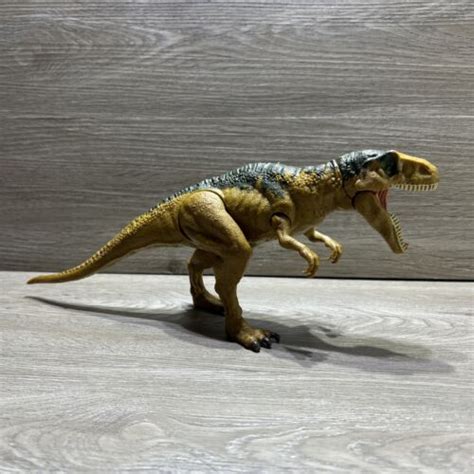 Jurassic World Roarivores Metriacanthosaurus Action Figure Action
