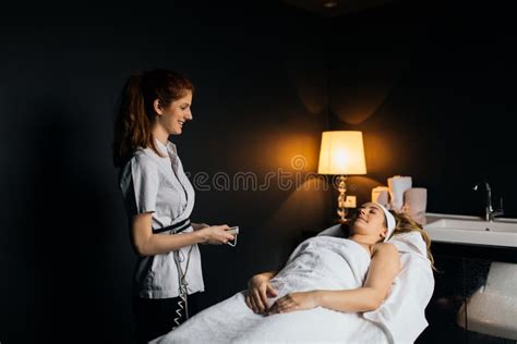 Massage Therapist Massaging Woman Stock Image Image Of Rejuvenation Beautiful 132913269