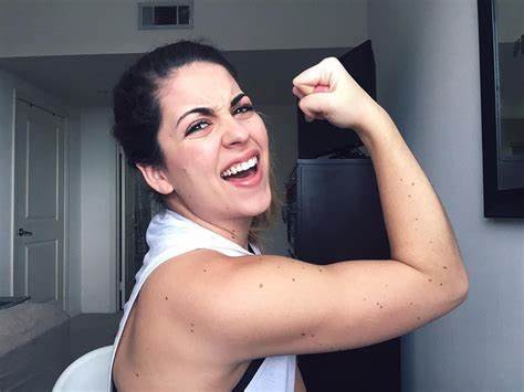 Девушке говорить что похудела