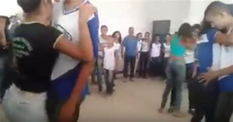 VÍdeo Alunos Fazem Dança Sensual Em Escola E Causam Polêmica Nas Redes Sociais Já é Notícia