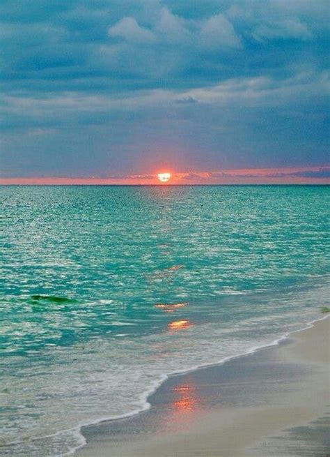 An Amazing Beach Sunset In Fort Myers Florida Travel