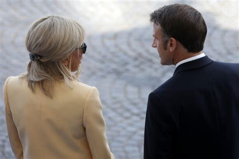 Vidéo Défilé Du 14 Juillet Brigitte Macron En Boléro Jaune Pâle Baise Main Inattendu Du