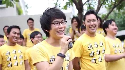 #IceBucketChallengeTH Moo Ookbee รับคำท้าคุณ Somchai CEO AIS - YouTube