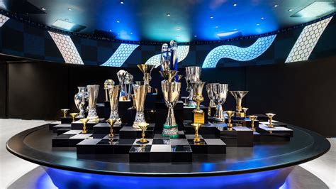 27,463,158 likes · 548,114 talking about this · 799 were here. L'Inter cresce ancora Off the Pitch: presentata la sede di ...