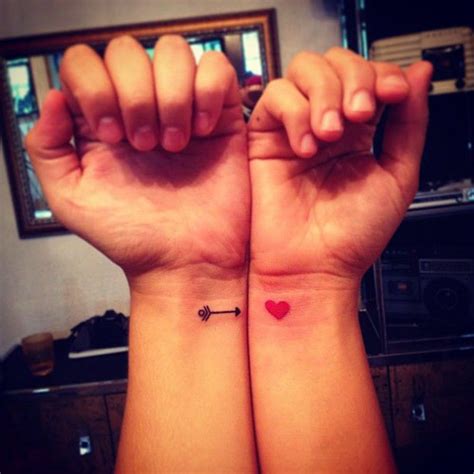 Ljubavna tetovaža - strela i srce