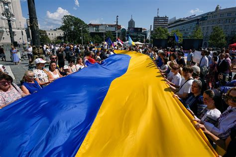 Ukrainischer Unabhängigkeitstag Feiern im Schatten des Krieges WEB DE