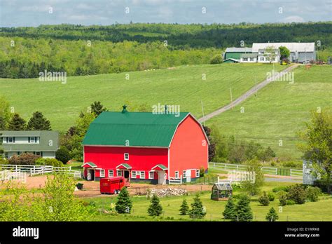 Red Barn Hi Res Stock Photography And Images Alamy