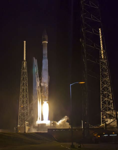 Stunning Astrophoto Captures Awe Inspiring Nasa Rocket