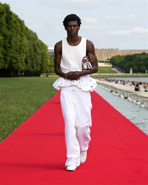 Jacquemus Ss Show Reigned Victorious In Versailles