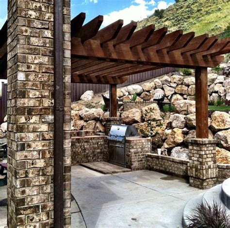 Pin By Susie Canvasser On Outdoors Outdoor Outdoor Structures Pergola