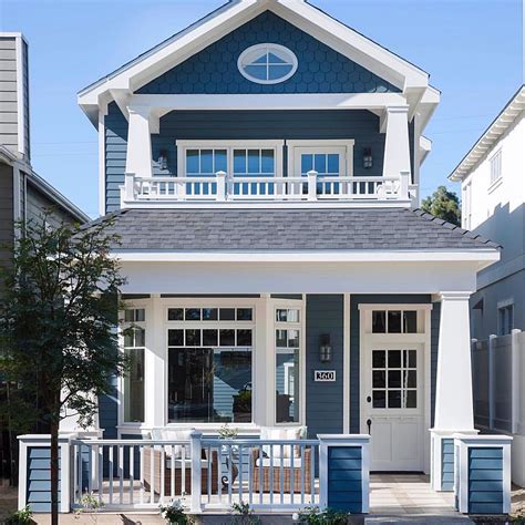 How Gorgeous Are These 2 Beach Homes😍 One Is Your Classic Navy And