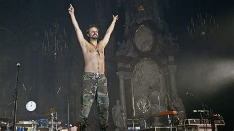 Im theater und auch später beim film hat sich dieses gefühl hochmair: Schönborn: rock gay na catedral de Viena