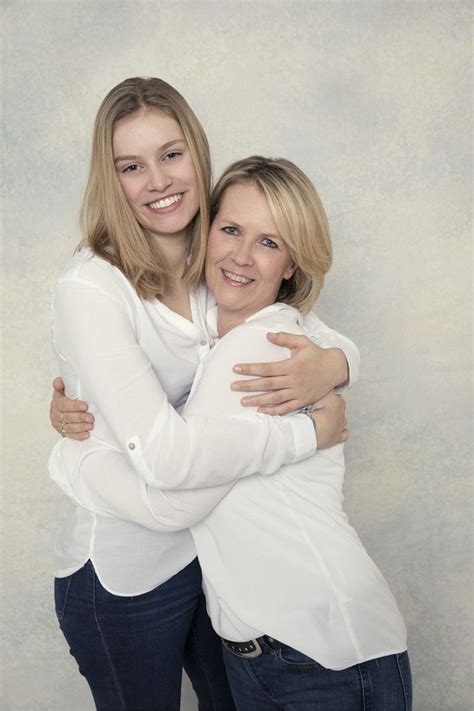 Pin Auf Mother And Daughter By Starupphoto