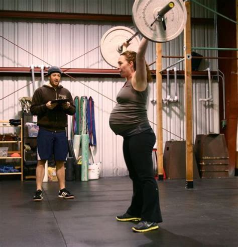 Pregnant Women Weightlifting