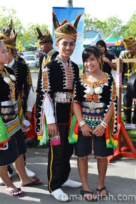 Baju Tradisional Kaum Kadazan