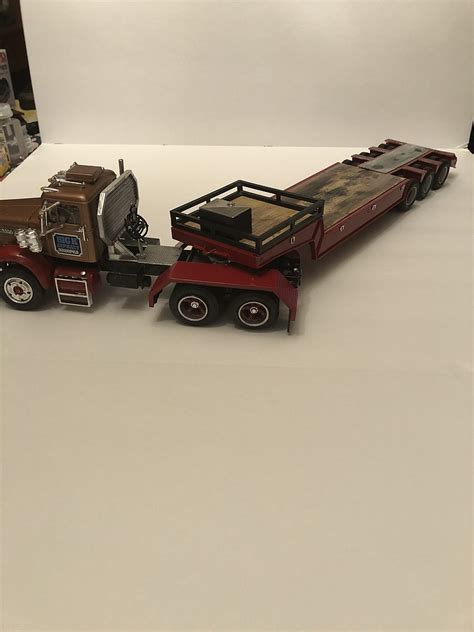 880 Lowboy Trailer With Load Plastic Model Truck Vehicle Kit 1 25