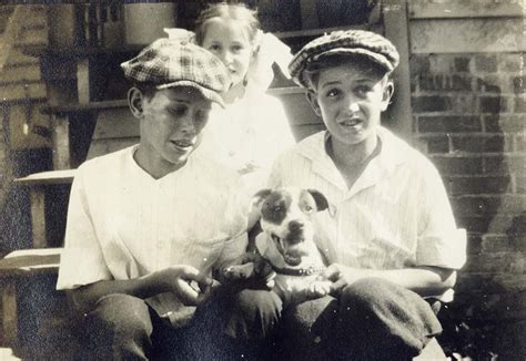 A 13 Yo Walt Disneyright Sitting With Some Childhood Friends And His