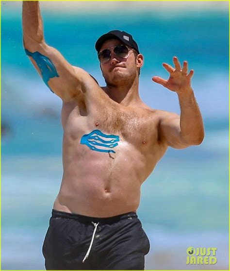 Chris Pratt Goes Shirtless In Hawaii Wears Athletic Tape On His Muscles Photo 3920625 Chris