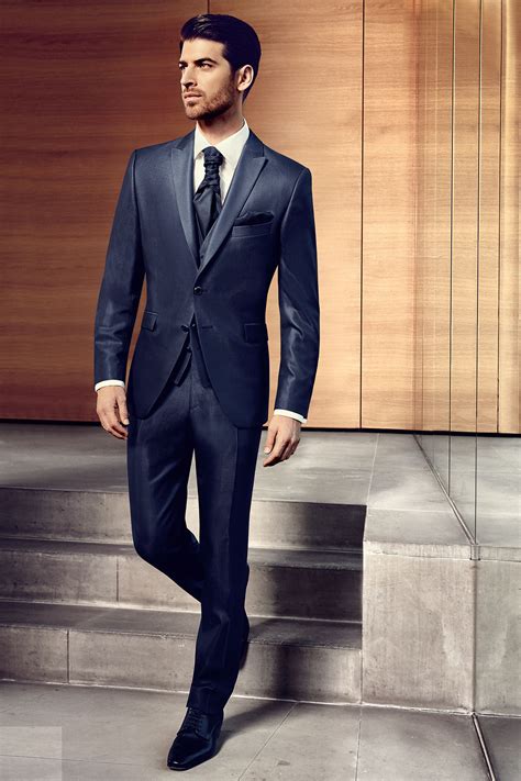 Перевод контекст blue suit c английский на русский от reverso context: Dark Blue Wool-Silk Suit - Tom Murphy's Formal and Menswear