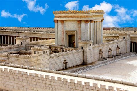 על פי גישה זו, הנקראת תאולוגיית החילופין, היהודים שדחו את ישו ונאחזו בחזון המקדש מרדו באל, ולכן תפסה הכנסייה את מקומו של עם ישראל כנציגת רצון אלוהים בעולם. בית המקדש לאור יום - תמונות דאלי - הדפסת תמונות על קנבס