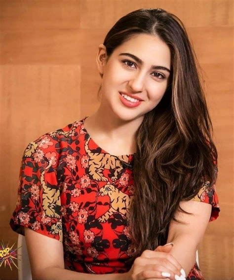 Sara Ali Khan Wiki Age Boyfriends Income Height Weight And More