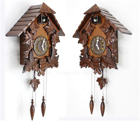 Retro European Vintage Cuckoo Clock Cuckoo Clock Hand Carved Wood Wall