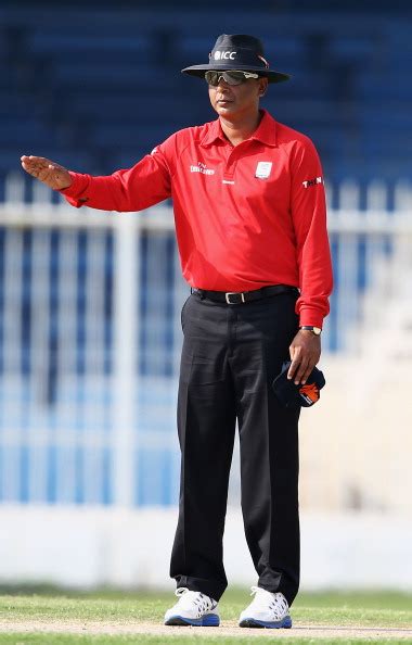 Indian Umpire S Ravi Replaces Aleem Dar For The Chennai Odi