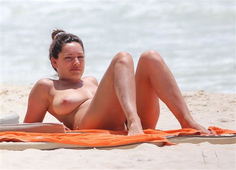 Kelly Brook Topless Photos Thefappening