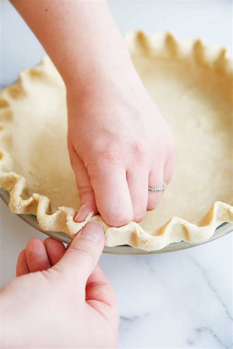 How To Make A Nut Free And Gluten Free Pie Crust Lexi S Clean Kitchen