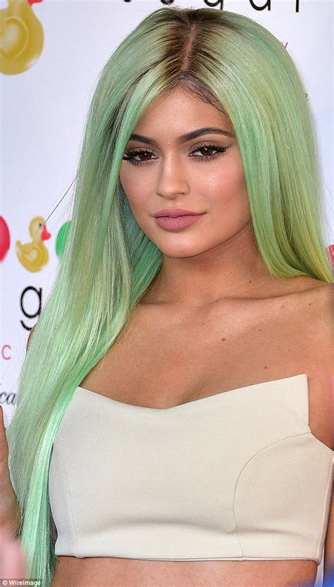 Kylie Jenner Reveals Shes Had All Her Lip Filler Removed Daily Mail Online