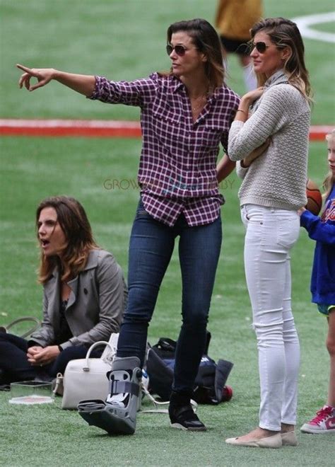 Brought to you by xxxbunker.com. Gisele Bundchen and Bridget Moynahan Hang Out At John's ...