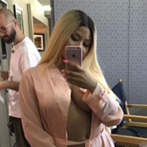 Braless Nicki Minaj Shows Off Her Curves In A Sexy Selfie E Online