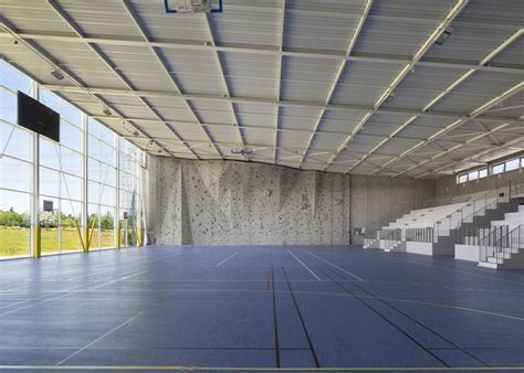 태양을 버퍼하는 스포츠센터 Explorations Architecture Sports Centre Clad With