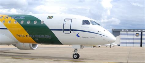 Um avião ou aeroplano é qualquer aeronave que necessita de asas fixas e motores para se sustentar no ar. História e Genealogia: Avião presidencial é batizado com o ...