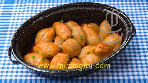 1 su bardağı pirinç 1 kuru soğan 1 tutam maydanoz. Soğan Dolması Tarifi - MisssGibi Yemek Tarifleri