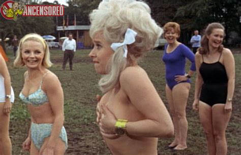 Nackte Barbara Windsor In Carry On Camping