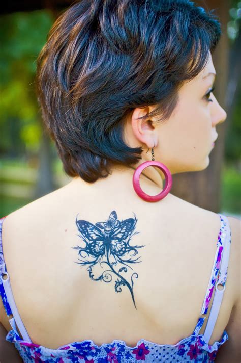 If done tastefully and artistically, it also has the capability to exude charm and sexiness in a woman. Butterfly Tattoos For Girls ~ All About