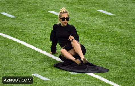 Lady Gaga Flashes Her Panties For Super Bowl 2017 At Nrg Stadium In