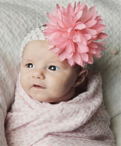 Diy Newborn Photos 8 Tips For A Baby Photoshoot At Home In 2020 Baby