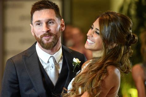 F5 Você Viu Jornal Argentino Encontra Foto De Messi E Atual Esposa