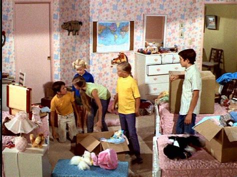 Marcia Jan And Cindy Moving In The Brady Bunch Brady Home Tv