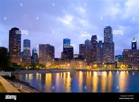 Chicago Skyline Buildings Twilight Night Usa Stock Photo Alamy