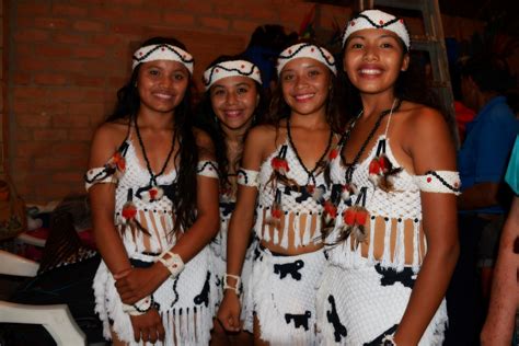 Die Wichtige Rolle Der Amerindians Für Guyanas Tourismus