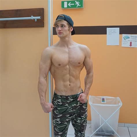 Simon Mathis Male Fitness Models Fitness Models Bodybuilders Men