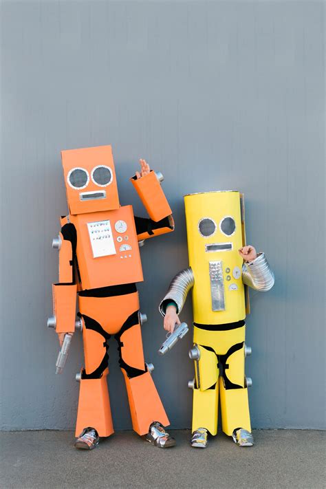 See more ideas about robot costumes, robot costume kids, homemade face paints. DIY ROBOT FAMILY COSTUME - Tell Love and Party