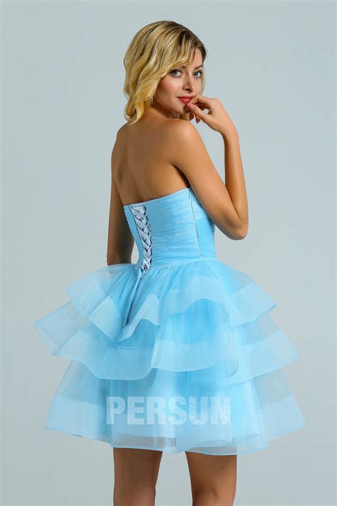 La robe patineuse se mariera aussi bien avec des baskets qu'avec des bottes cavali�res ou des pourquoi une robe ��patineuse���? Robe de bal courte bleu ciel bustier coeur jupe patineuse ...