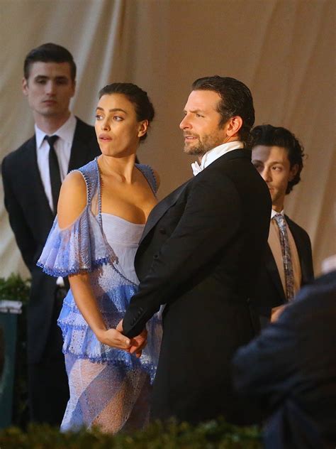 Életmentés zacher gábor való világában. Fehérneműben villantott kismamahasat Irina Shayk - Bradley ...
