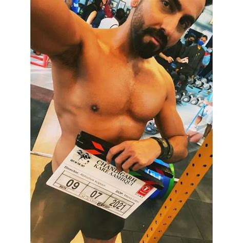 Ayushmann Khurrana Oozes Hotness Goes Shirtless To Make An Announcement India Forums